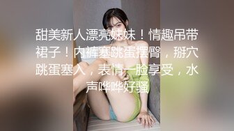 风韵犹存的少妇露脸跟眼镜小哥激情啪啪，给小哥把鸡巴舔硬，亲着小嘴玩着骚逼，无套抽插浪荡呻吟表情好骚2