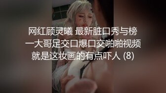 漂亮韵味美少妇尿急苦于找不到厕所，便在小车后面顾不了那么多了，褪下内裤哗啦啦就尿了 那紧张的表情看爽了！