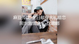 完美身材女友翘美臀床上待操状态 水晶假屌玩到受不了玩真鸡巴 从浴室操到床上 无套抽插干到高潮