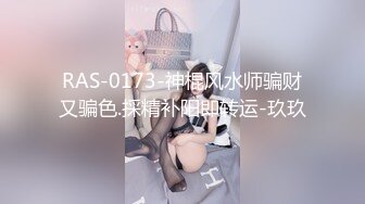 黑客破解家庭网络摄像头监控偷拍矮挫老大叔和年轻貌美娇妻在客厅舔逼啪啪啪对白清晰