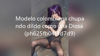 Modelo colombiana chupando dildo como una Diosa (ph625fb04f3d7d9)