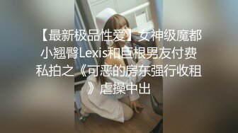 逮到一个高颜值女神嘘嘘，还在来经期，尿尿混合着其他颜色从尿道泉口喷涌而出，美女呀美女！